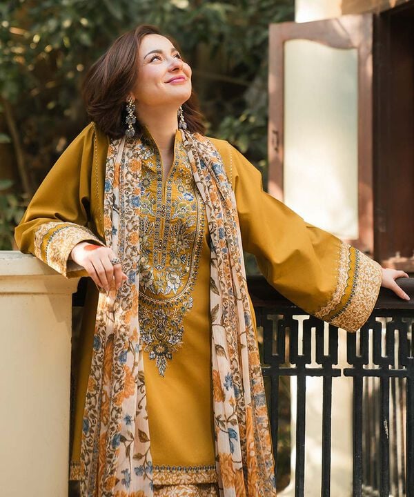 Sapphire Lawn Embroidered Unstitched 3 Piece