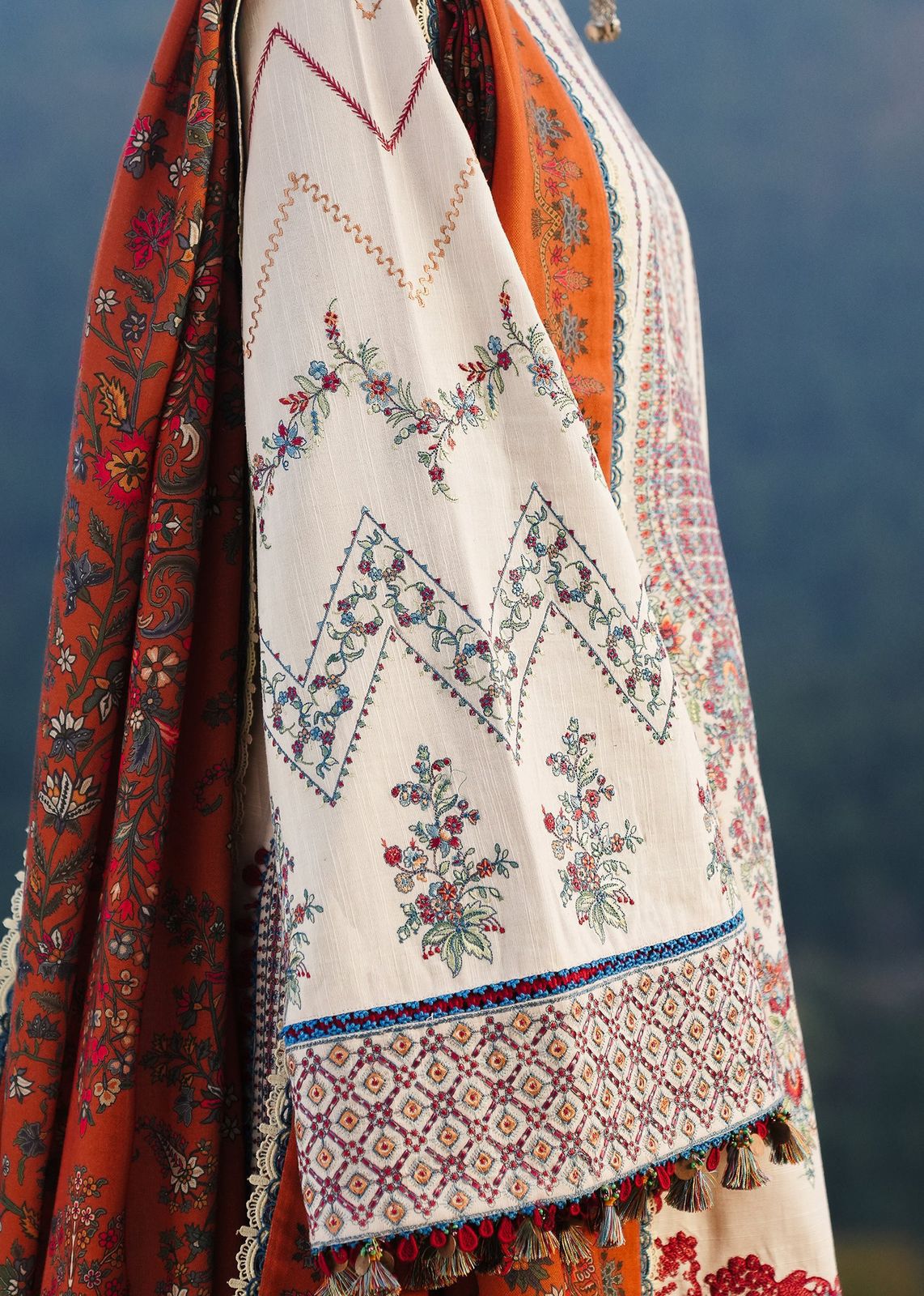 Hussain Rehar 1080 Embroidered Unstitched 3 Piece