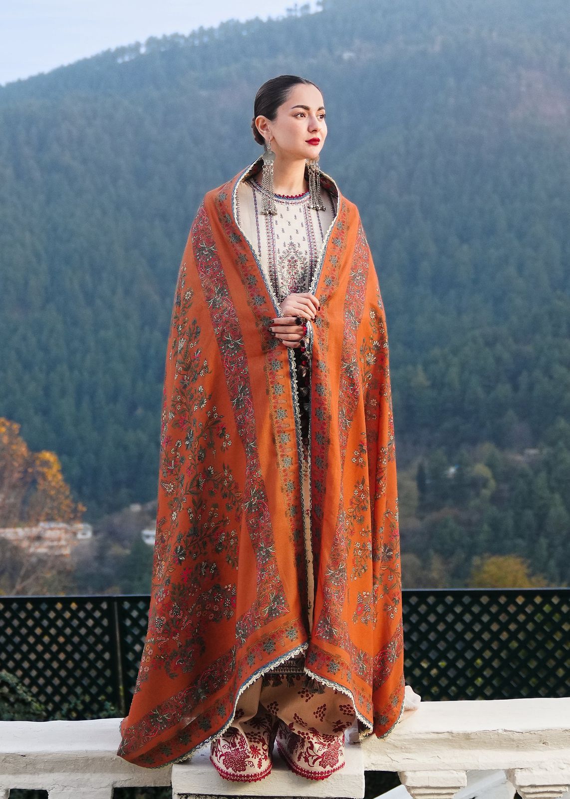 Hussain Rehar 1080 Embroidered Unstitched 3 Piece